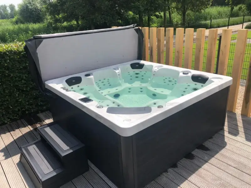 Spa met cover energiezuinig